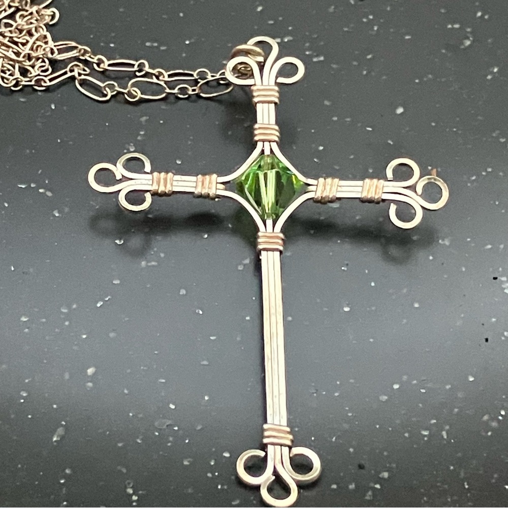 Delicate Filigree Stamped 925 Sterling Peridot Cross Necklace. EUC. - Picture 9 of 9